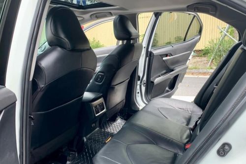 Sau 4 năm sử dụng, Toyota Camry được chủ nhân rao bán với giá không ngờ
