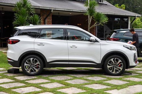 'Kẻ hạ sát' Toyota Corolla Cross trình làng: Công suất 197 mã lực, giá gần 620 triệu đồng