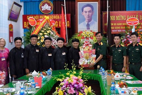 Lực lượng vũ trang chúc mừng kỷ niệm 85 năm Ngày Khai sáng đạo Phật giáo Hòa Hảo
