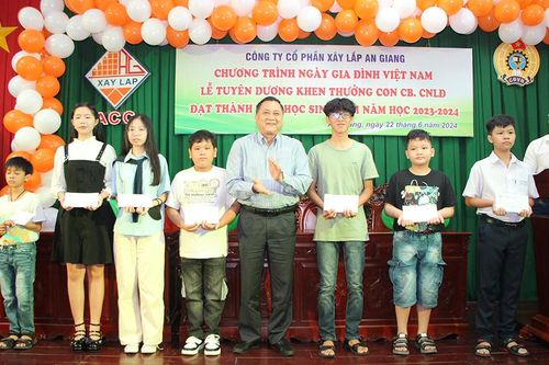 Công ty Cổ phần Xây lắp An Giang tuyên dương khen thưởng học sinh giỏi và họp mặt Ngày Gia đình Việt Nam