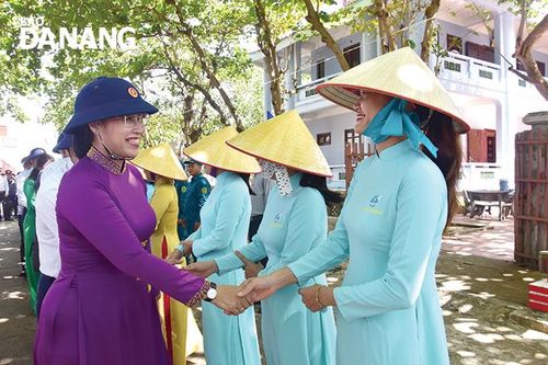 Áo dài truyền thống ở Trường Sa