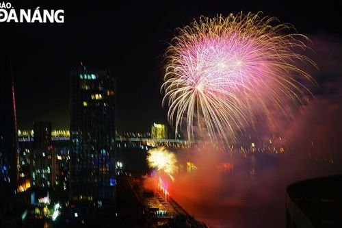 Lễ hội pháo hoa quốc tế Đà Nẵng 2024: Đội pháo hoa Ba Lan khắc họa tình yêu bằng 'huyền thoại của Rồng'