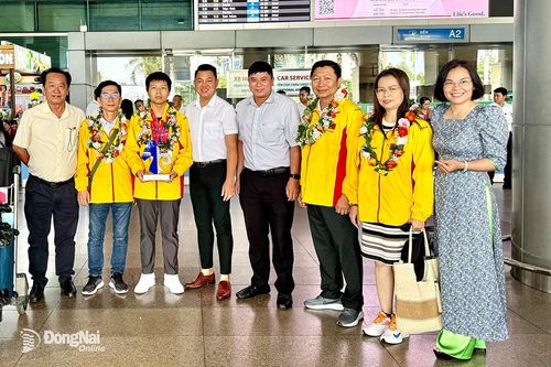 Đón, chúc mừng vận động viên Trần Ngọc Minh Duy trở về sau thành công tại Giải vô địch Cờ vua trẻ châu Á