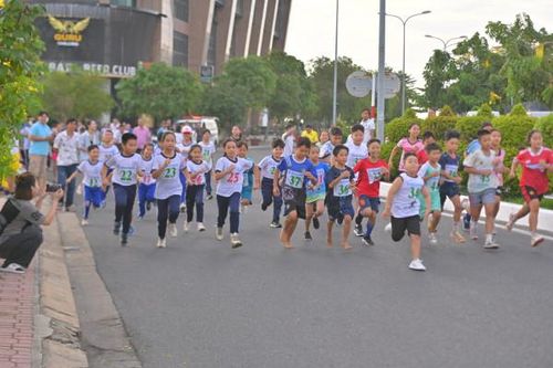 Hơn 200 vận động viên tranh tài Giải việt dã thiếu niên, nhi đồng học sinh TP. Nha Trang