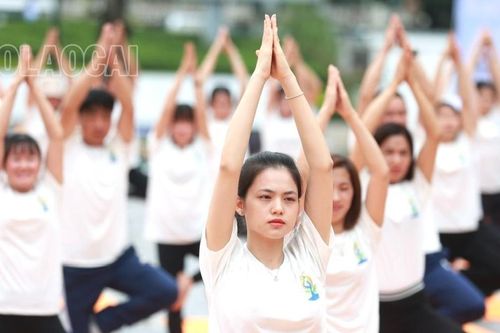 Ấn tượng màn đồng diễn 'Yoga trong sương'