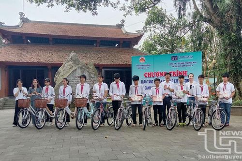 50 học sinh dân tộc thiểu số khó khăn được tặng xe đạp