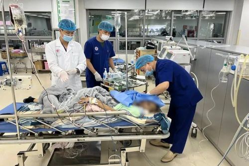 Cứu sống người bệnh ngưng tim do sốc mất máu sau tai nạn giao thông