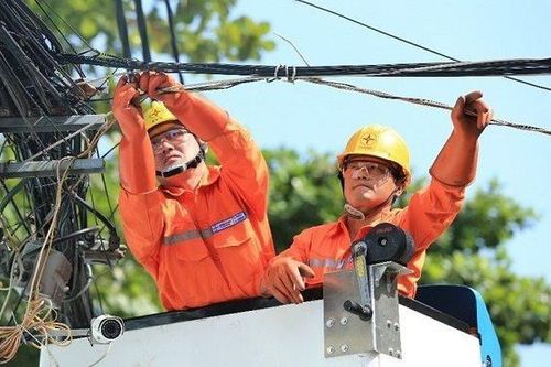Nắng nóng gay gắt khiến tiêu thụ điện lập kỷ lục mới
