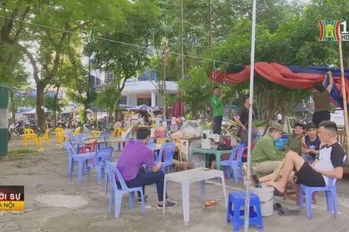 Tái diễn tình trạng lấn chiếm lòng đường, vỉa hè