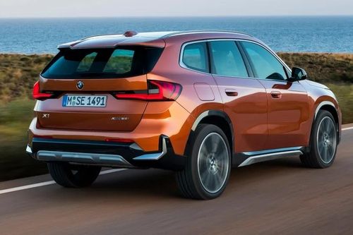BMW bị kiện tập thể vì ăng-ten vây cá