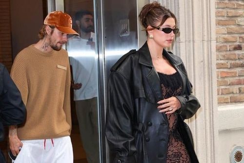 Vợ Justin Bieber mặc đồ ren xuyên thấu