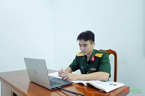Chính trị viên đại đội giỏi quản lý, đam mê tiếng Anh