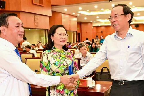 Kỳ họp thứ 16 HĐND TPHCM khóa X: Huy động các nguồn lực thực hiện mục tiêu phát triển kinh tế - xã hội