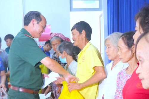 Tình cảm đặc biệt của người dân biên giới Việt Nam - Campuchia