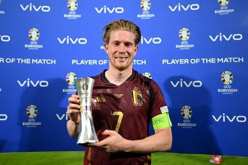 Thi đấu thăng hoa, De Bruyne được tôn vinh
