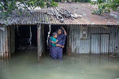 Gần 2 triệu người mắc kẹt do mưa lũ nghiêm trọng ở Bangladesh