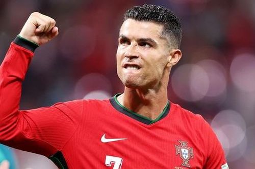 Bỏ lỡ nhiều cơ hội, Ronaldo vẫn kịp lập 2 kỷ lục EURO
