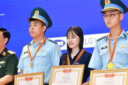 Nữ sinh viên giành HCV Olympic Cơ học toàn quốc