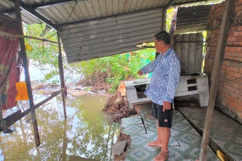 Bạc Liêu: Sự cố sạt lở khiến hàng chục nhà dân sụt lún, hư hại