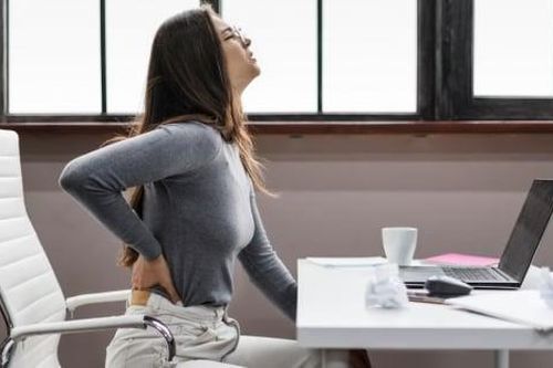 Đau lưng ở dân văn phòng cảnh báo bệnh nguy hiểm, có thể là ung thư