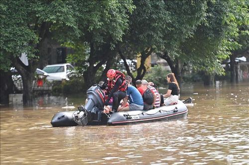 Mưa lũ gây nhiều thiệt hại tại Trung Quốc và Indonesia