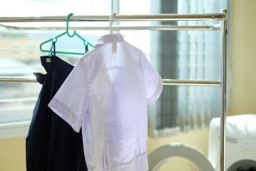 Cách giặt đồng phục học sinh để luôn trắng và sạch, cha mẹ nào cũng nên biết