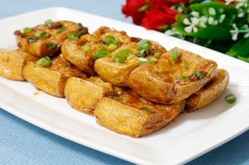 Làm đậu tẩm mỡ hành béo bùi bên trong, giòn tan bên ngoài theo công thức được mẹ đảm chia sẻ
