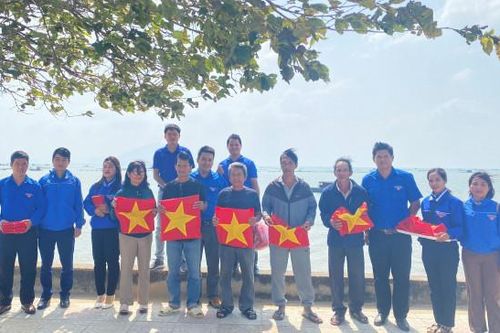 Tuổi trẻ Vạn Ninh: Tham gia bảo vệ nền tảng tư tưởng của Đảng
