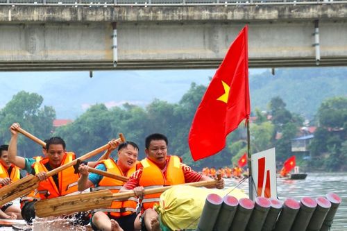 Xã Phúc Khánh bảo vệ thành công chức vô địch đồng đội nam Giải đua mảng trên sông Chảy