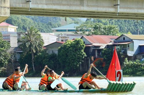 Ấn tượng Giải đua mảng trên sông Chảy chào mừng kỷ niệm 75 năm Chiến thắng Phố Ràng