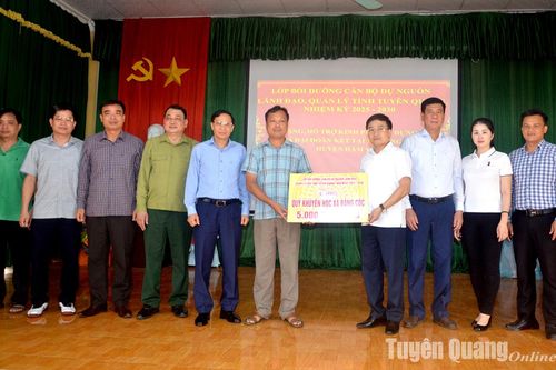 Lớp bồi dưỡng cán bộ dự nguồn lãnh đạo, quản lý của tỉnh đi thực tế tại huyện Sơn Dương, Hàm Yên