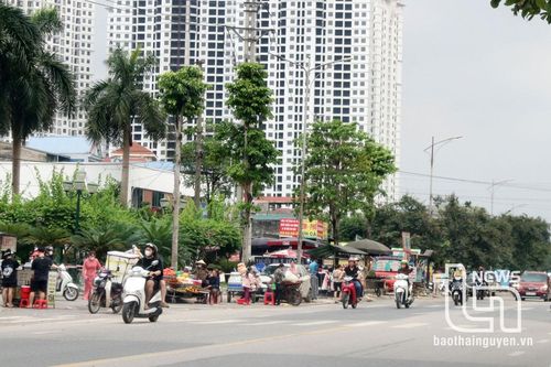 Xử lý lấn chiếm lòng đường, vỉa hè: Vẫn loay hoay tìm 'lời giải'