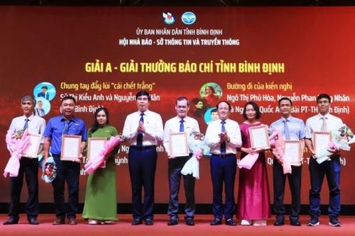 Trao giải thưởng Báo chí tỉnh Bình Định năm 2024