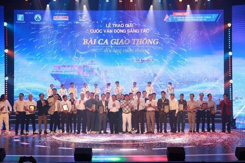 Trao giải cuộc thi sáng tác 'Bài ca giao thông đi cùng năm tháng'
