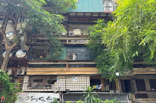 Hà Nội: Hiểm họa cháy nổ từ các 'chuồng cọp' bít kín chung cư, nhà ống
