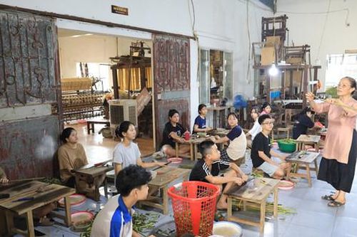 Tinh xảo nghề dệt lụa tơ sen ở Mỹ Đức