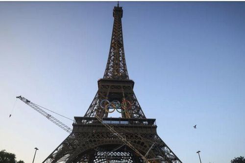 Pháp: Giá vé tham quan tháp Eiffel tăng 20%