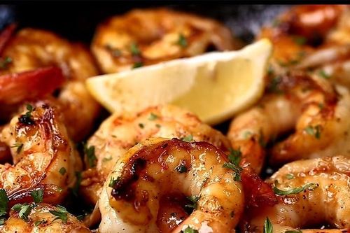Cách làm tôm xào bơ tỏi sốt mật ong thơm ngon lạ miệng