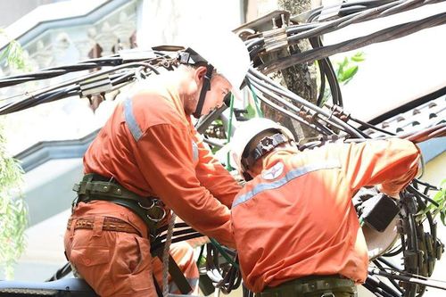 Thủ tướng yêu cầu đề xuất cụ thể lộ trình điều chỉnh giá điện, học phí, giá dịch vụ khám chữa bệnh