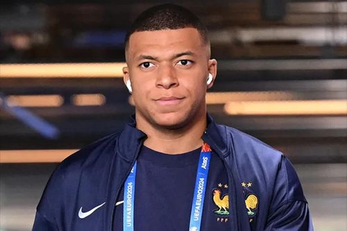 Đồng hồ kim cương trên cổ tay Mbappe