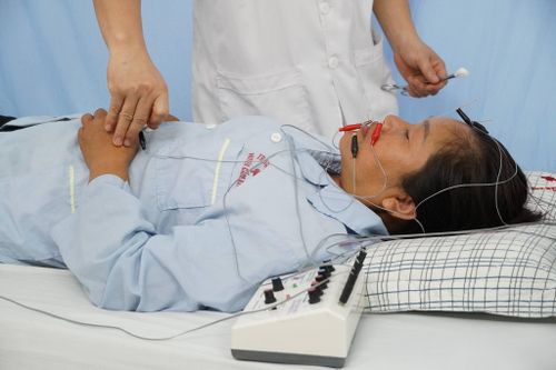 Người phụ nữ nhập viện sau đêm ngủ phòng máy lạnh