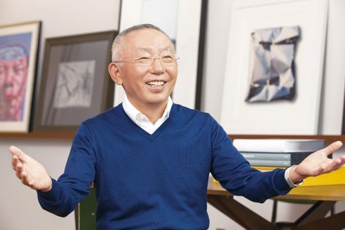 Ông chủ Uniqlo chịu ảnh hưởng từ cha thế nào?