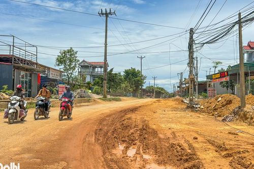 Người dân khổ vì dự án cải tạo, nâng cấp đường tỉnh 414C chậm tiến độ