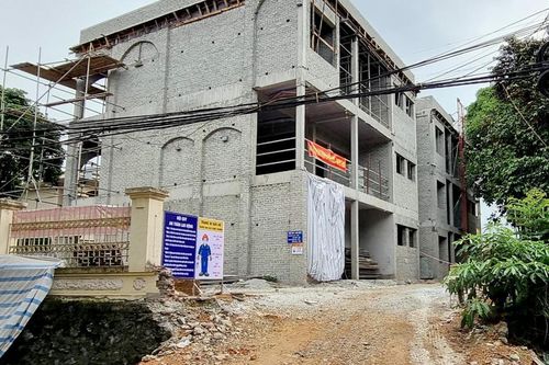 Hà Nội: Sập thang tời công trình xây dựng ở Quốc Oai, 10 người thương vong