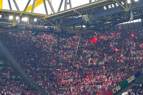 Nhật ký hành trình EURO 2024: Trong những tiếng ầm vang của Signal Iduna Park