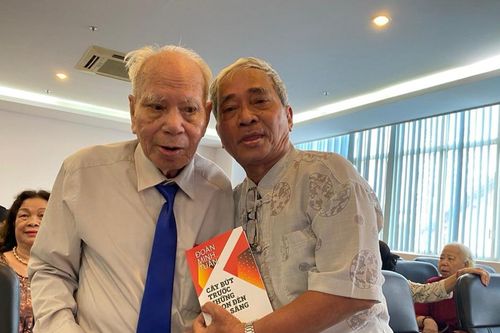 Đoàn Minh Tuấn say đắm trong vừng sáng lung linh