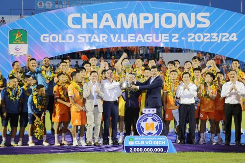 SHB Đà Nẵng nhận Cúp vô địch và 'mưa tiền thưởng' trên SVĐ Hòa Xuân