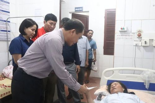 Thăm hỏi, động viên gia đình nạn nhân vụ sạt lở đất ở Hà Tĩnh