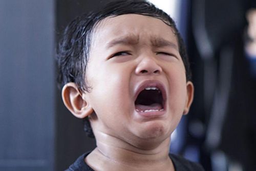 6 cách ngăn chặn thói ăn vạ của con