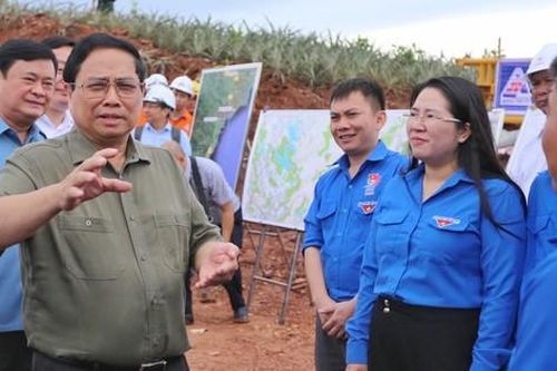 Video Thủ tướng Phạm Minh Chính kiểm tra, đôn đốc dự án đường dây 500kV mạch 3 qua tỉnh Nghệ An
